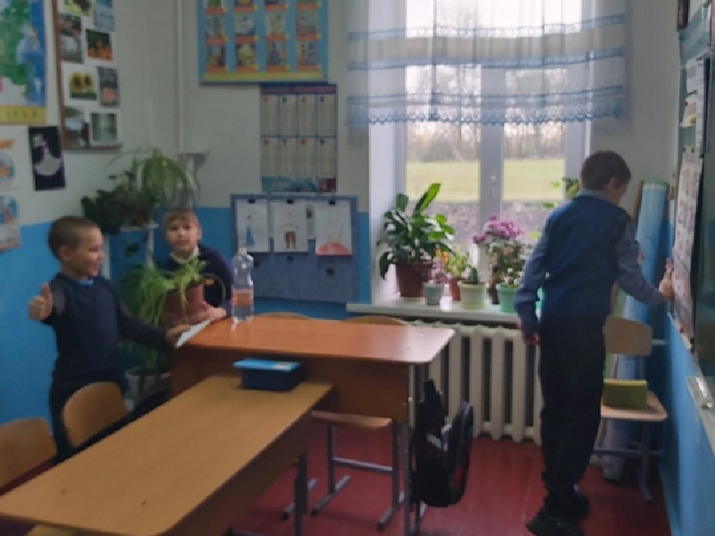 Умеем мы трудиться и в классе убирать! Умеем мы трудиться и в классе убирать!.